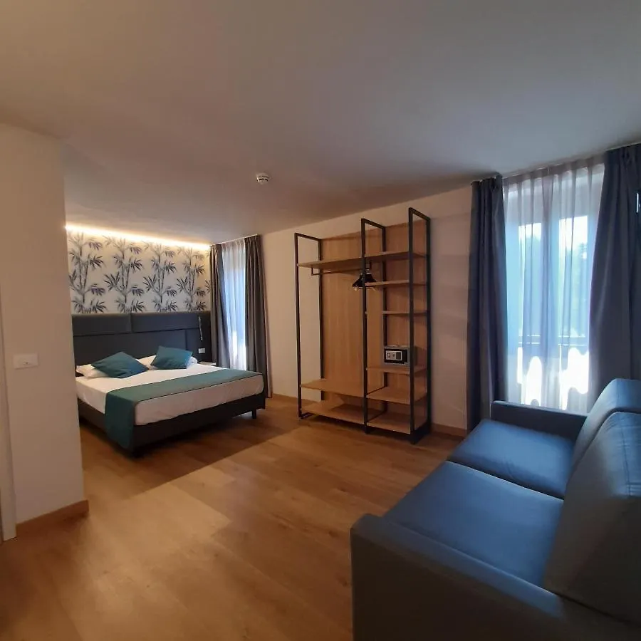 Bike Hotel Touring Gardone Riviera & Wellness 3*,