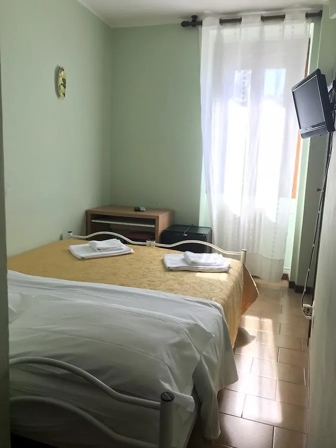 Bike Hotel Touring Gardone Riviera & Wellness 3*,