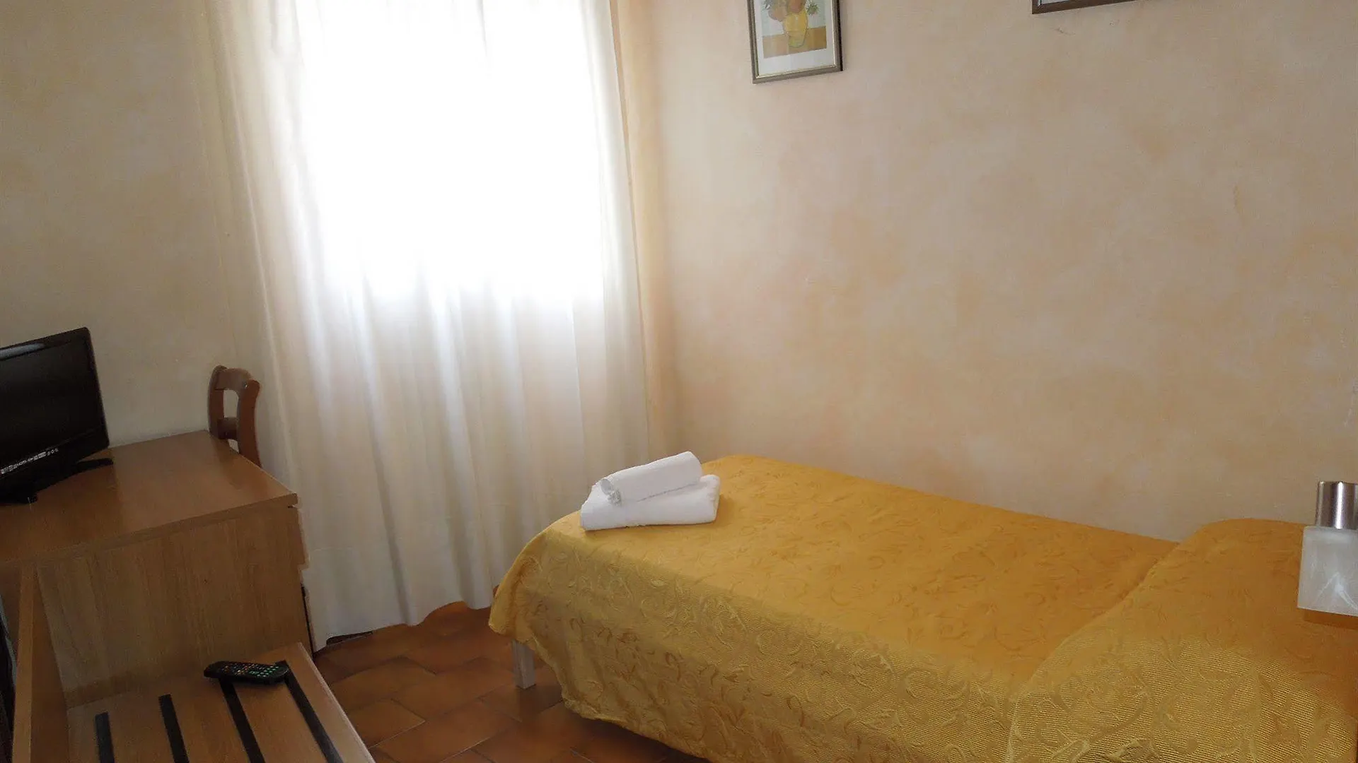 Bike Hotel Touring Gardone Riviera & Wellness 3*,