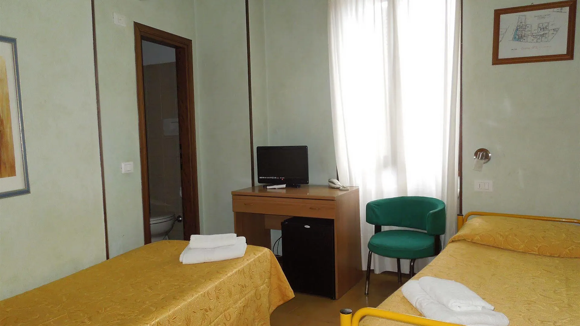 Bike Hotel Touring Gardone Riviera & Wellness 3*,