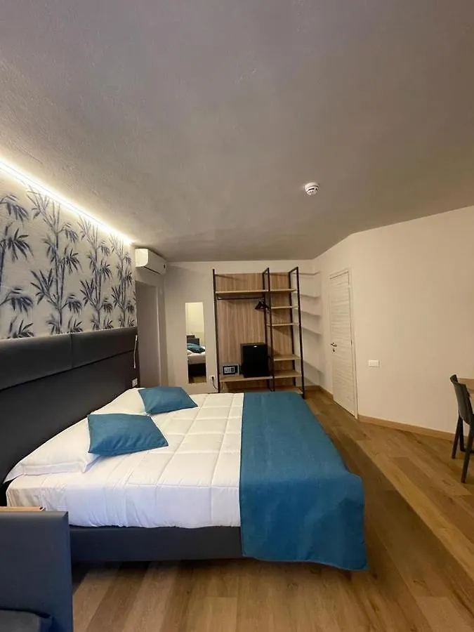 Bike Hotel Touring Gardone Riviera & Wellness 3*,